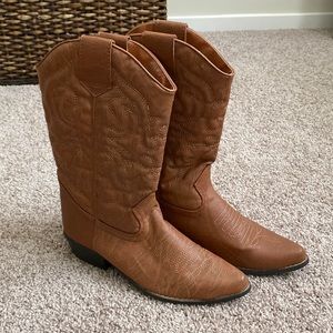 Women’s cowboy boots size 7